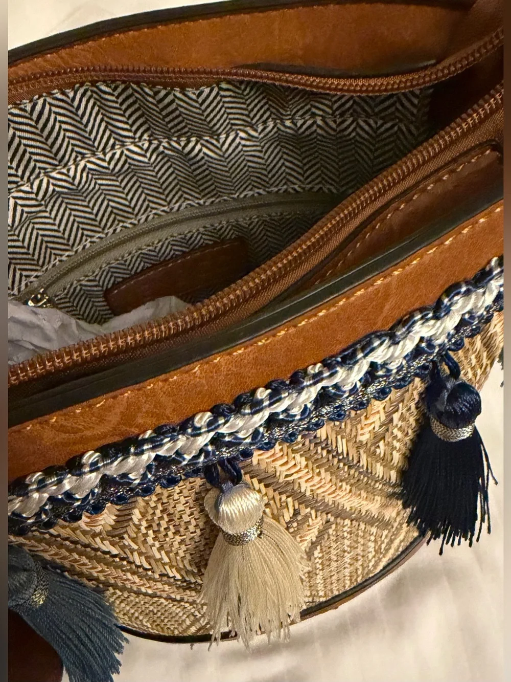 Jen & Co perfect size tassel purse . New with tags and wrapped hardware